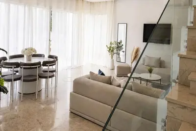 Image de Villa de luxe à Gammarth avec piscine privée et vue sur le jardin