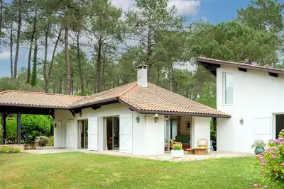 Image de Maison de vacances Hossegor, jardin sous les pins et terrasse couverte