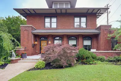 Image de Midtown Jackson -  1900 Brick Craftsman Home