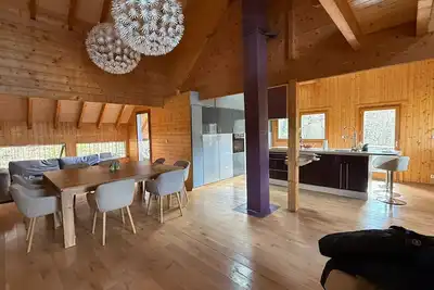 Image de Chalet d’architecte avec spa et vue panoramique  3 chambres, espace enfants