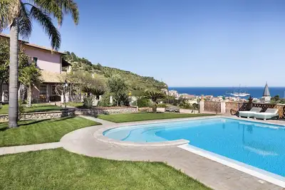 Image de Tenuta Magine Villa in Taormina:Sea, Etna and the city of Taormina all around!
