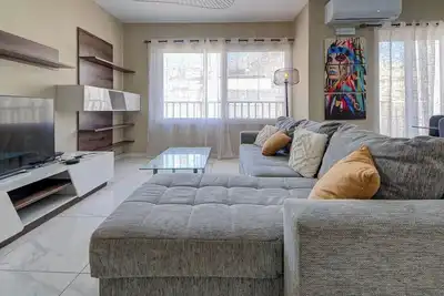Image de Modern Central 3br Apartment w/ WiFi, Ac & Balcony