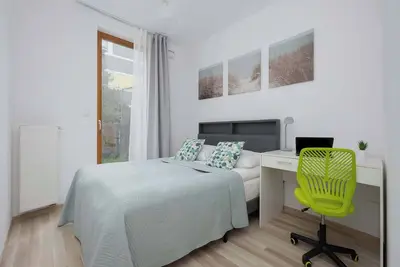 Image de Modern Apartment with a Garden | A Place to Work