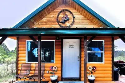 Image de Fully-Furnished Cabin Rental with Beautiful Mountain Views Near Moab, Utah