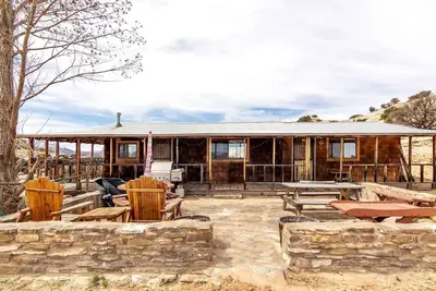 Image de Secluded Cabin with Stunning Desert Views in Monticello, Utah