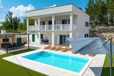 Image de Villa Zrmanja with Heated Pool