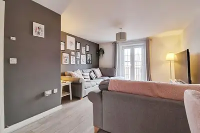 Image de Modern & Cosy Apartment with free parking, 5 minutes from town centre!