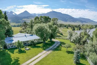 Image de Stoneflower Cottage · Rustic Romance & privacy along the Yellowstone