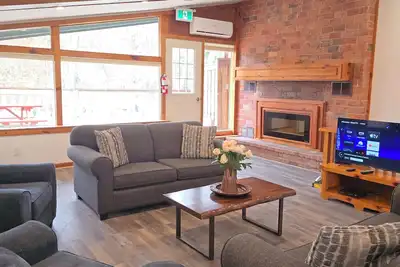 Image de 4 Br Cottage at Tyrolean, Private Beach Access