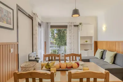 Image de #367 Cozy Orion Apartment | Pool & Balcony
