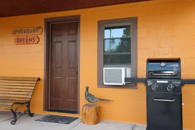 Image de Pheasant Dreams Room, kitchenette, Restmore Inn, 2 miles to Hill City