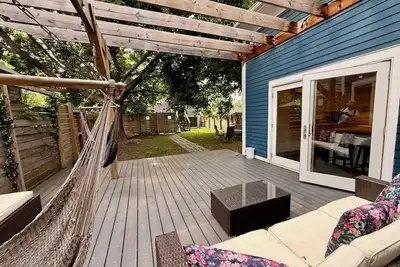 Image de Heart of Ne Arts District | 4br | Deck + Skylights