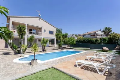 Image de House with private pool and barbecue