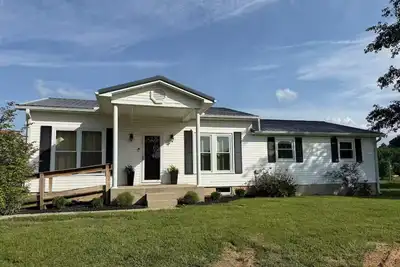 Image de 3-bedroom farmhouse just minutes from Barkley Lake perfect for relaxing getaways