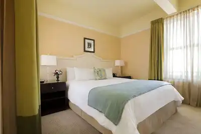 Image de 4 Modern Units | Pet-friendly | Onsite Parking | Near Washington Park - 2. 2 mi