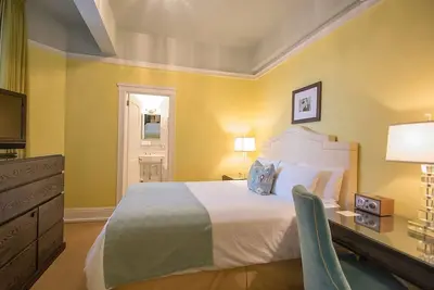 Image de Family Getaway | 2 Chic Units | Pets Allowed | Near Washington Park - 2. 2 mi