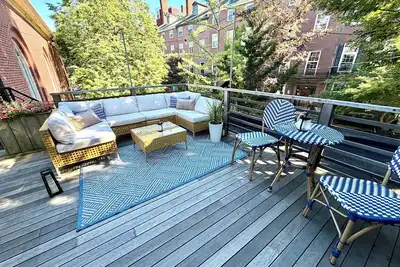 Image de Spacious West End Retreat. Walk Everywhere, Prime Portland Location. 5 Br/3bth. 6 Beds.