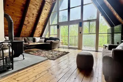 Image de Ridgeline A-Frame, close to Smugglers Notch and Stowe with amazing views!