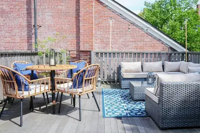 Image de Prime Location, Private Rooftop Deck. Walk to Old Port, waterfront, Museums& Music