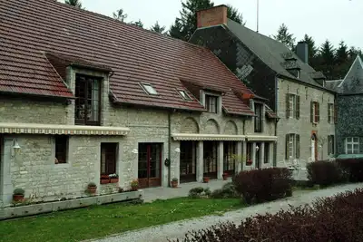 Image de dans un manoir du 17ème siècle au milieu de son parc