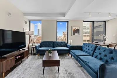 Image de Bright/ Modern 2br 2ba unit in downtown Boston