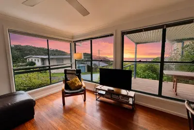 Image de Valla Beach Getaway - Ocean Views - 2 bed cottage - Pet Friendly - Walk to Beach