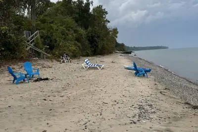 Image de Lakefront cottage #2 with private beach on Lake Huron, Ac, shared Hot Tub & Pool