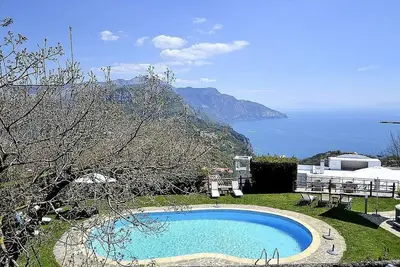 Image de Villa Berenice Grande: A charming three-story villa with a view of the seascape and both the Sorrento and Amalfi Coasts, with Free Wi-Fi.