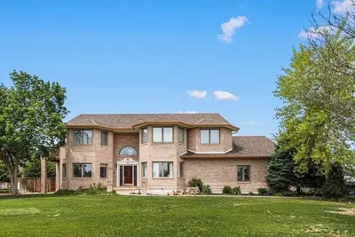 Image de 5 bed / 4. 5 bath, large entertaining luxury home w/reservoir access nearby
