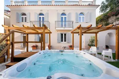 Image de Villa Elicona C: A welcoming apartment situated in a central location, at a short distance from the Cathedral of Ravello, with Free Wi-Fi.