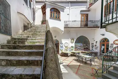 Image de Villa Elicona G: A welcoming two-story apartment situated in a central location, at a short distance from the Cathedral of Ravello, with Free Wi-Fi.