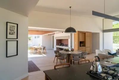 Image de Villa luxueuse à Franschhoek avec 3 chambres, 4 salles de bains, vue sur la montagne