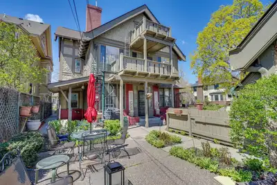 Image de Grand Multi-Unit Estate: 2 Mi to Dtwn Minneapolis!