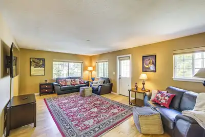 Image de 2 Mi to Dtwn Boise! Condo w/ Pool & Hot Tub Access