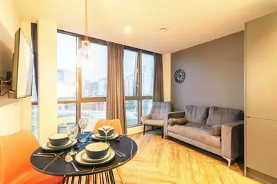 Image de Chic 2-Bed City Centre Flat – Safe & Comfortable