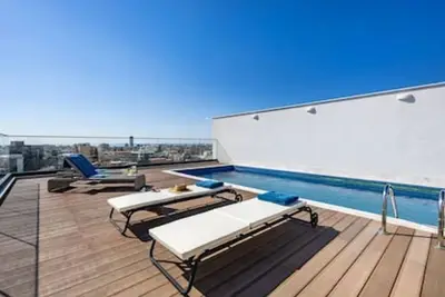 Image de 101 Sfiggos - City View Balcony & Rooftop Pool