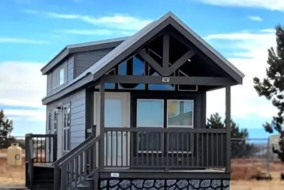 Image de Luxury Tiny Home Escape with Loft, Views & Outdoor Space in Williams, Arizona