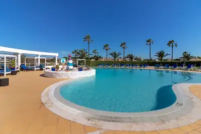 Image de 1 Bed Apt With Sea Views & Communal Pool