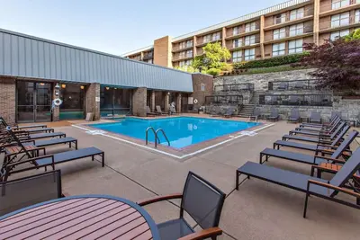 Image de Near Acrisure Stadium + Free Parking & Restaurant