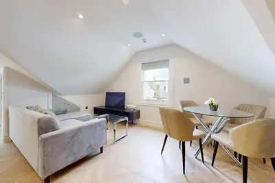 Image de Stunning 2br Home Near Kew-2min walk to Tube