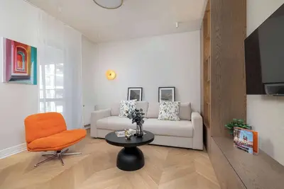 Image de Elegant Apartment with a Workspace | Balcony