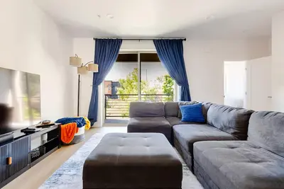 Image de Modern 3bd/3. 5ba townhouse near Bsu w/ Ev charger, fast WiFi & private patio!