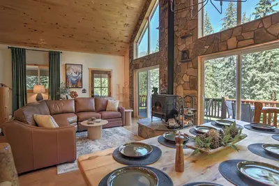 Image de New! Hillside Hideaway | Hot Tub | Mountain Views, 5 min to Lake