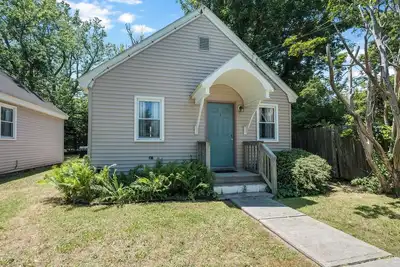 Image de Adorable, Affordable, and close to the Beach!