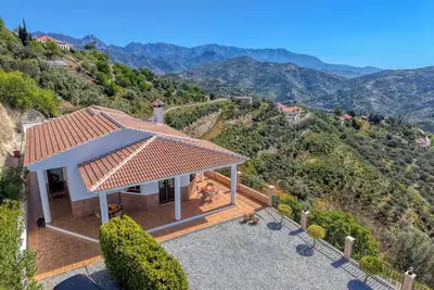 Image de Kousgaard - Spacious private villa in quiet area with pool and sea view