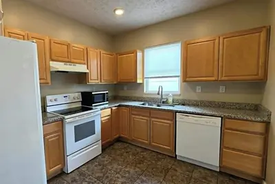 Image de Dayton Dorm Style House 3-51