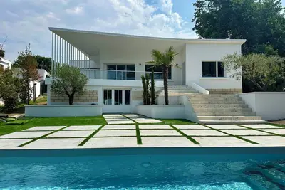 Image de Royan Pontaillac Villa \" Les Pins \"  Haut De Gamme 2/4/6 Personnes Avec Piscine