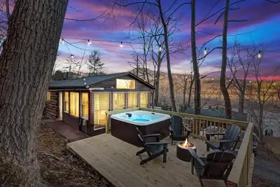 Image de Moonlit Hollow:Hot tub, fire pit, near Luray caverns