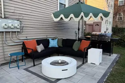 Image de Patio • Workspace • Dog Friendly • Free Street Parking • Train Access