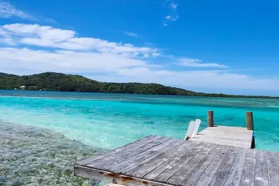 Image de Fort Morgan Cay, Roatan: 40-Acre Private Island from 10-20 Guests - 8 Bedrooms